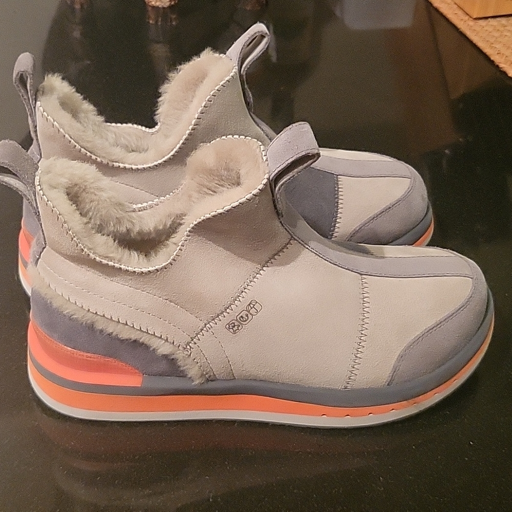 KO-Z SNPR MID - size 8 (never worn) - by Deckers X Lab - Winter Slip-on - orange